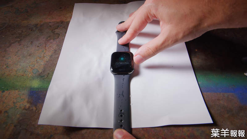 慢動作微距觀察《Apple Watch 排水功能》讓人不得不佩服的小機器大作用 | 葉羊報報