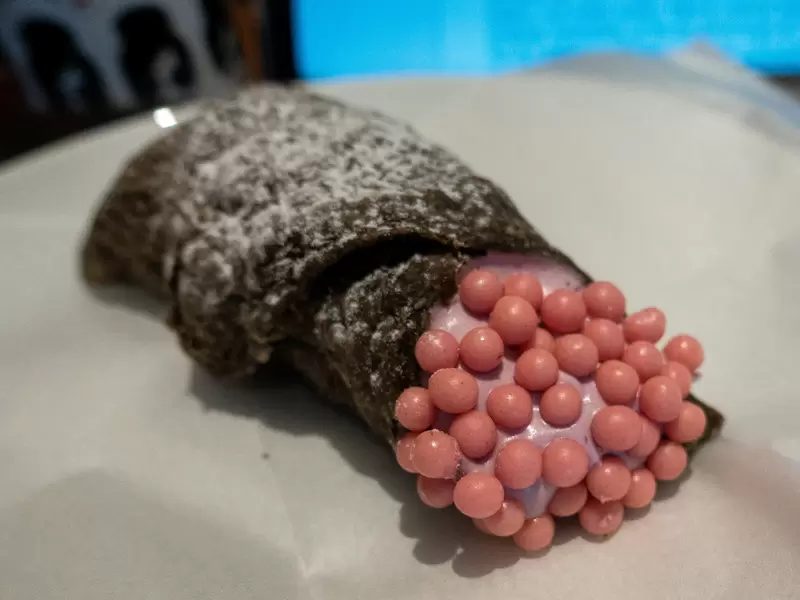 日本星巴克新品《巧克力藍莓奶油派》超炫外型讓網友覺得這難道不是動畫電影「風之谷」的週邊嗎？ | 葉羊報報