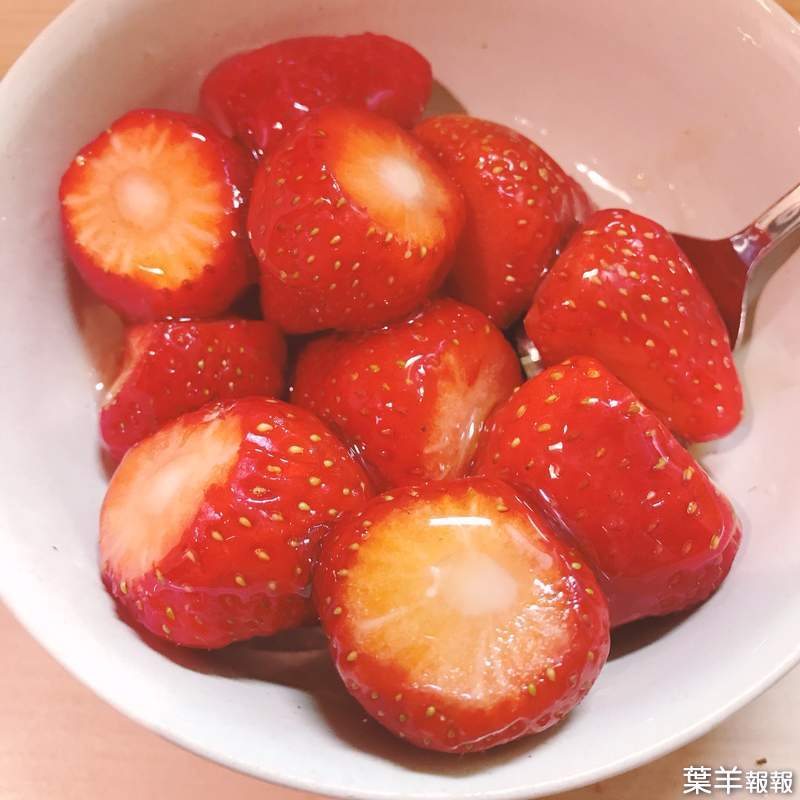草莓季必見《草莓的美味吃法》變化出如冰沙一樣的口感，自製氣泡飲也很適合❤ | 葉羊報報
