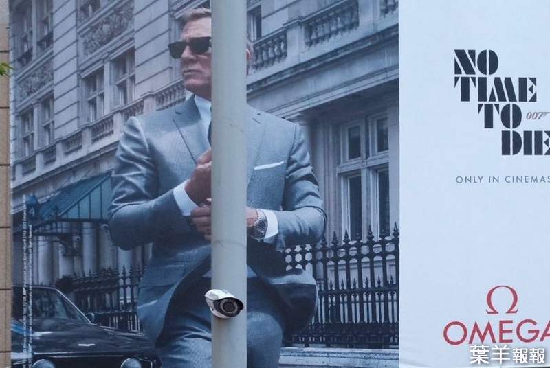 007的褲襠武器《一閃而過街邊搞笑攝影》照片角度真的是太會抓惹 | 葉羊報報