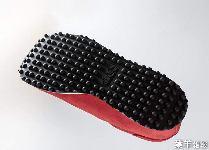 《築地銀章魚燒xblueover》合作推出特殊鐵板造型鞋底紀念鞋 | 葉羊報報
