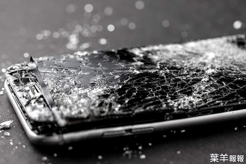 有影片！Apple新款5G《iPhone SE》聽說很硬？來個測試，看看最堅硬的玻璃破多快！ | 葉羊報報