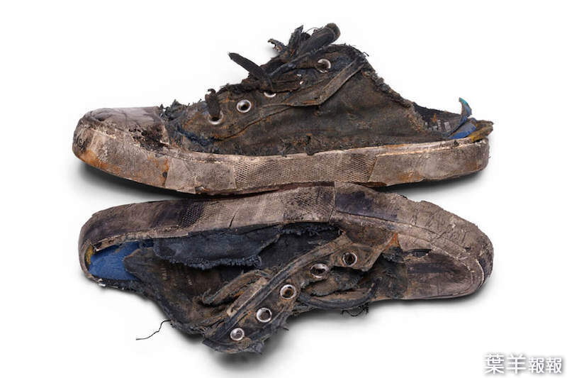 Balenciaga《巴黎世家限量版全新破爛鞋》展現極致舊化工藝，讓新鞋就像剛從垃圾桶裡撿起來的 | 葉羊報報