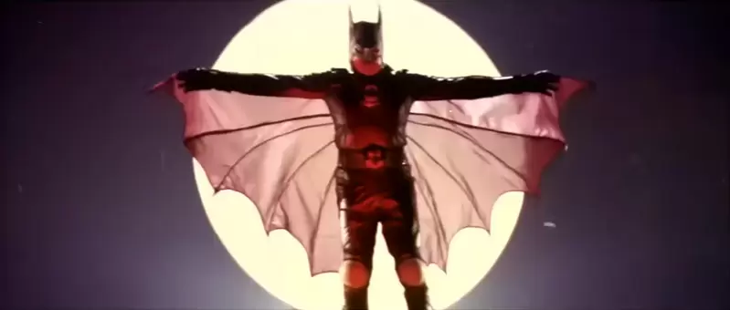 1993年版《印度蝙蝠俠電影》歌舞昇平的模樣場面也太歡樂惹 | 葉羊報報